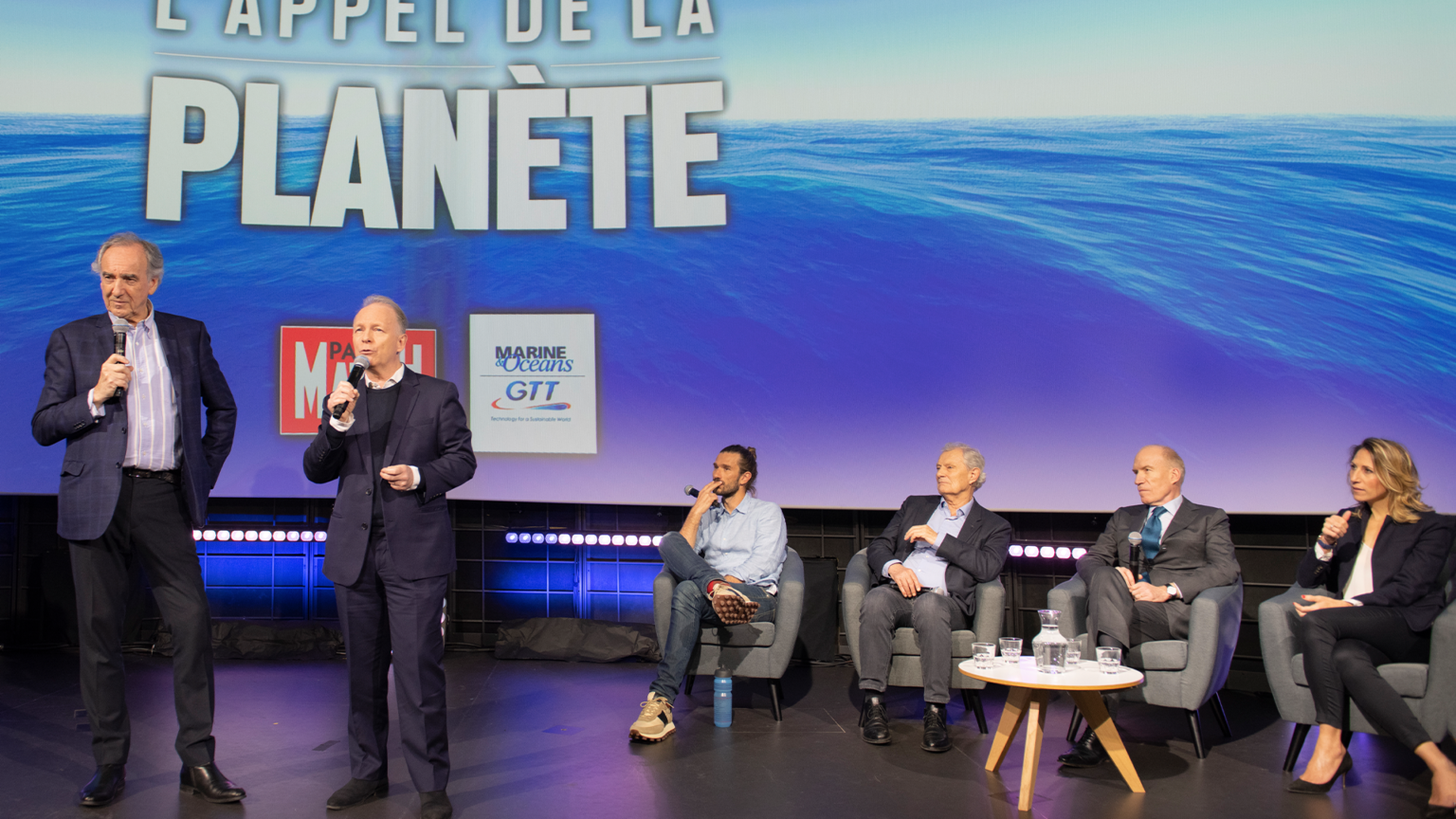 Photo de la conférence Appel de la Planète Paris Match